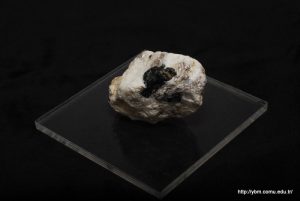 Turmalin + Muskovit + Kuvars